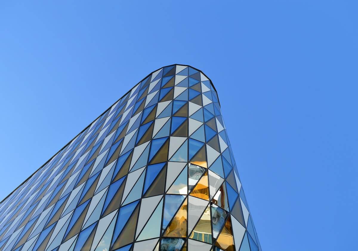 体育娱乐-心情坐上过山车！看到皮球被扑→弹进球网，日本球员从严肃变乐呵