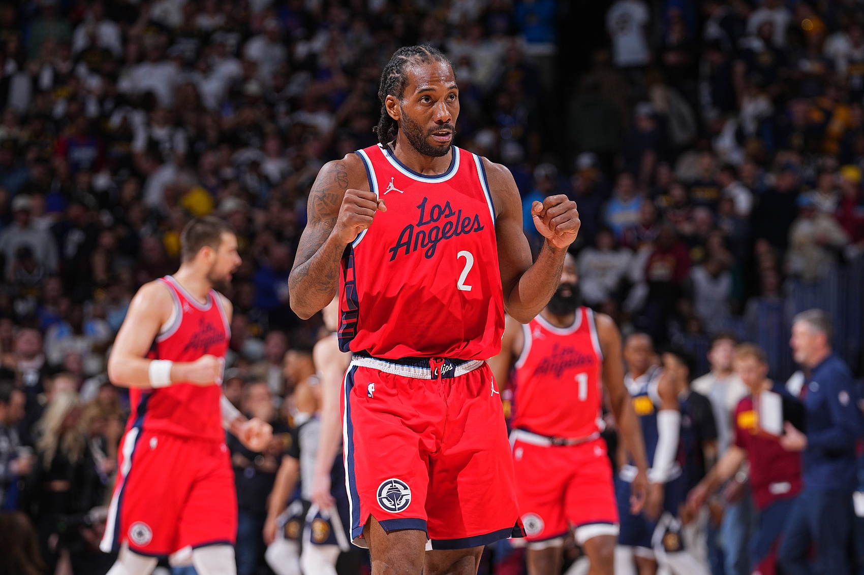 体育娱乐-哈登祖巴茨离队！船记：快船不摆烂！仍将全力冲击季后赛席位